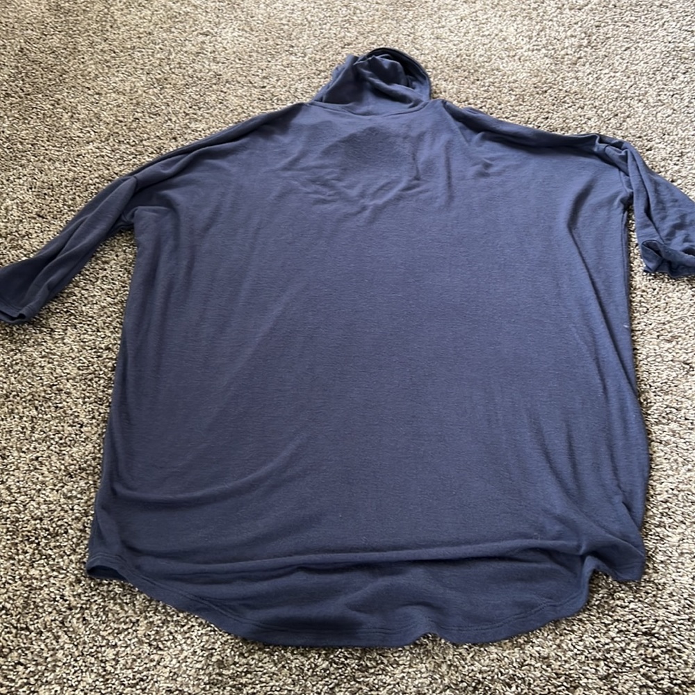 Express Cutout Top - Picture 7 of 8